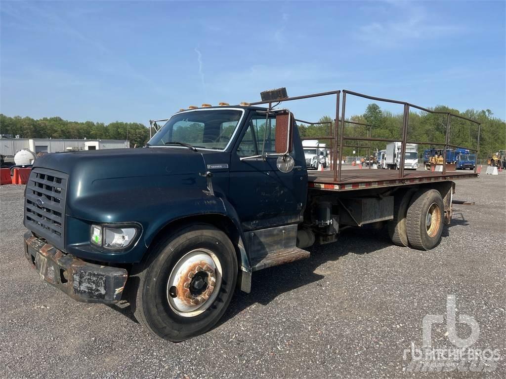 Ford F800 Ciężarówki typu Platforma / Skrzynia