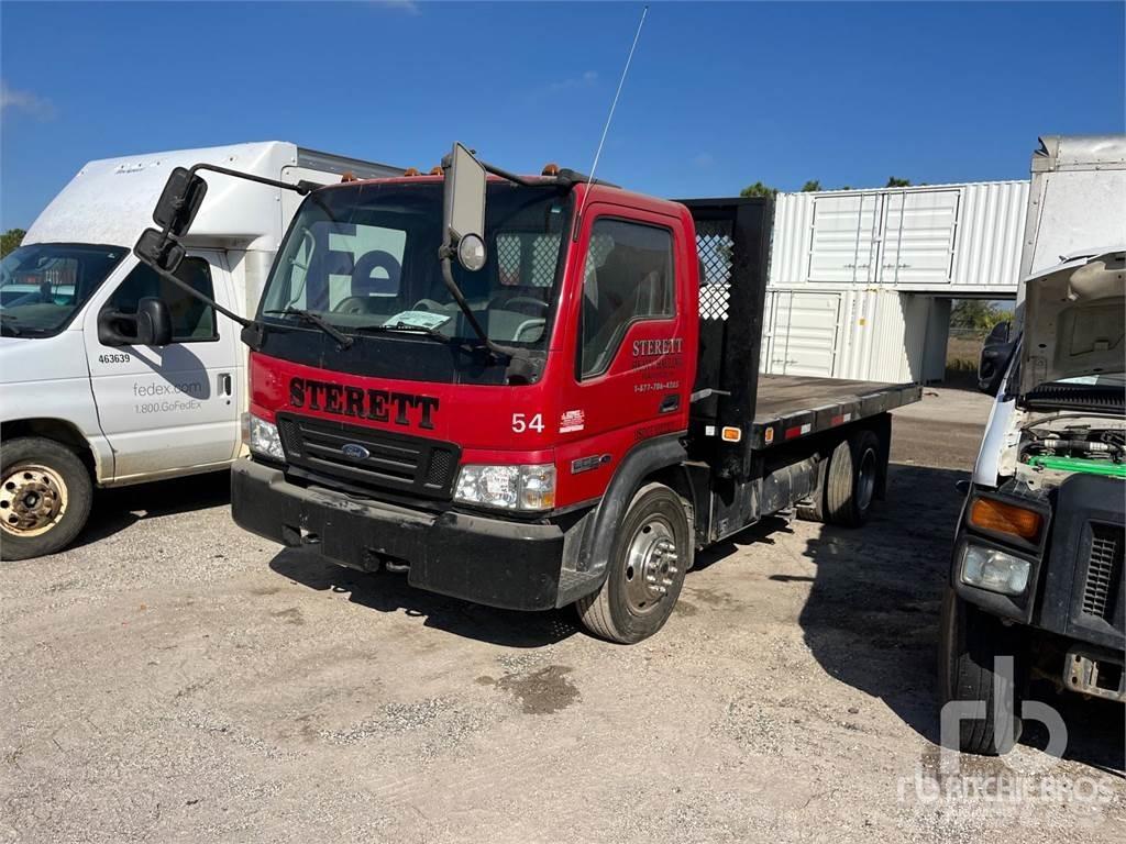 Ford LCF550 Ciężarówki typu Platforma / Skrzynia