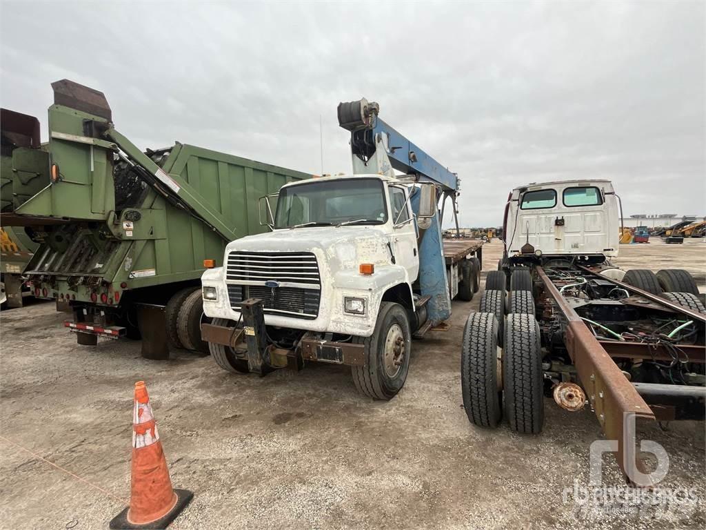 Ford LNT8000 Żurawie samochodowe