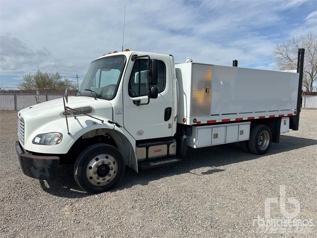 Freightliner M2 Ciężarówki typu Platforma / Skrzynia