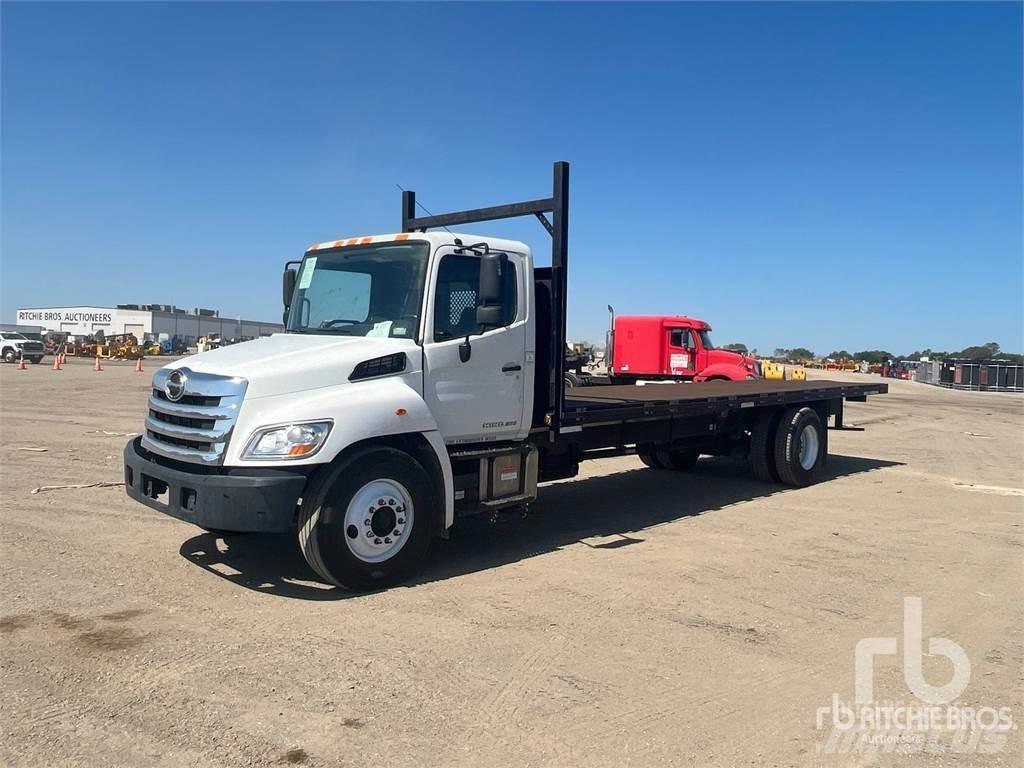 Hino 268 Ciężarówki typu Platforma / Skrzynia