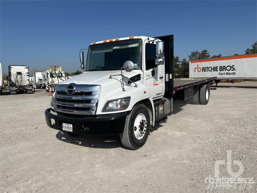 Hino 268 Ciężarówki typu Platforma / Skrzynia