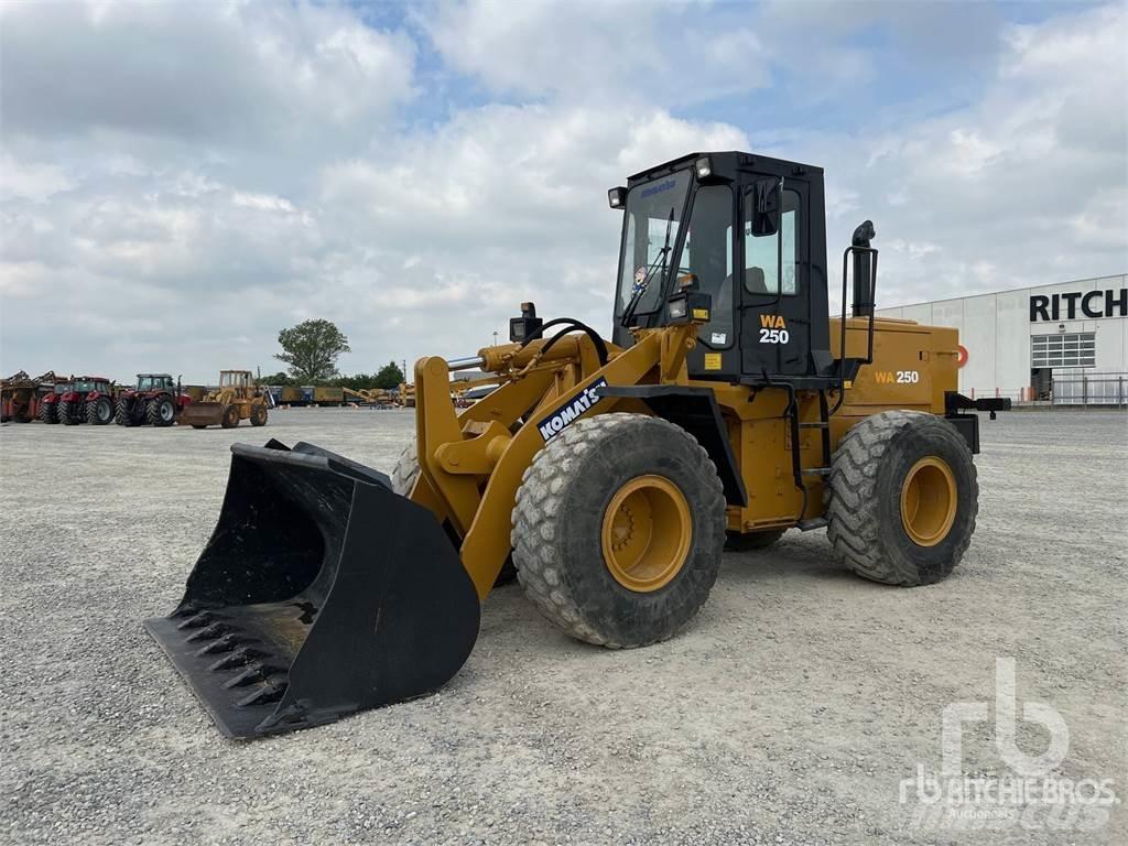 Komatsu WA250-1 Ładowarki kołowe