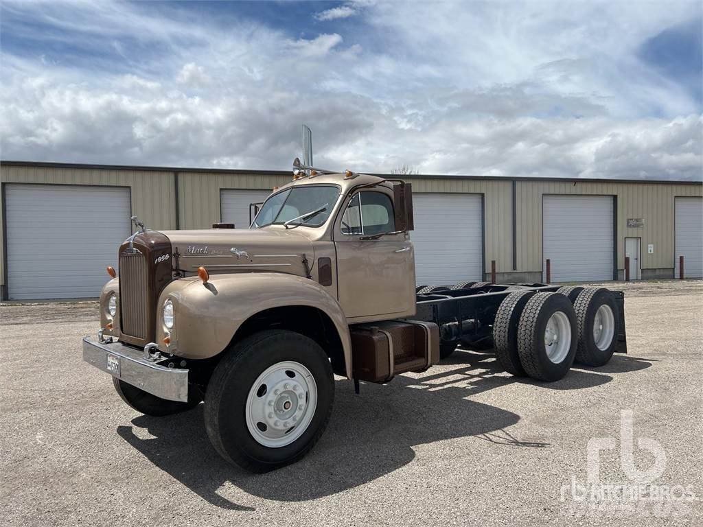 Mack 1956 Pojazdy pod zabudowę