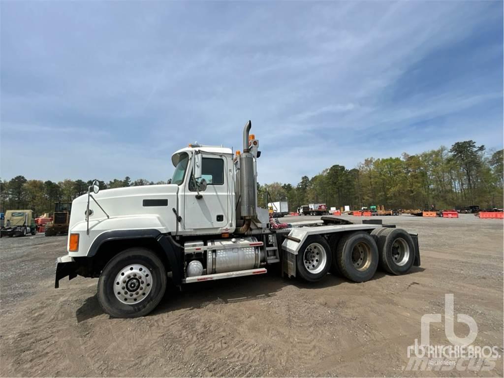 Mack CL733 Ciągniki siodłowe