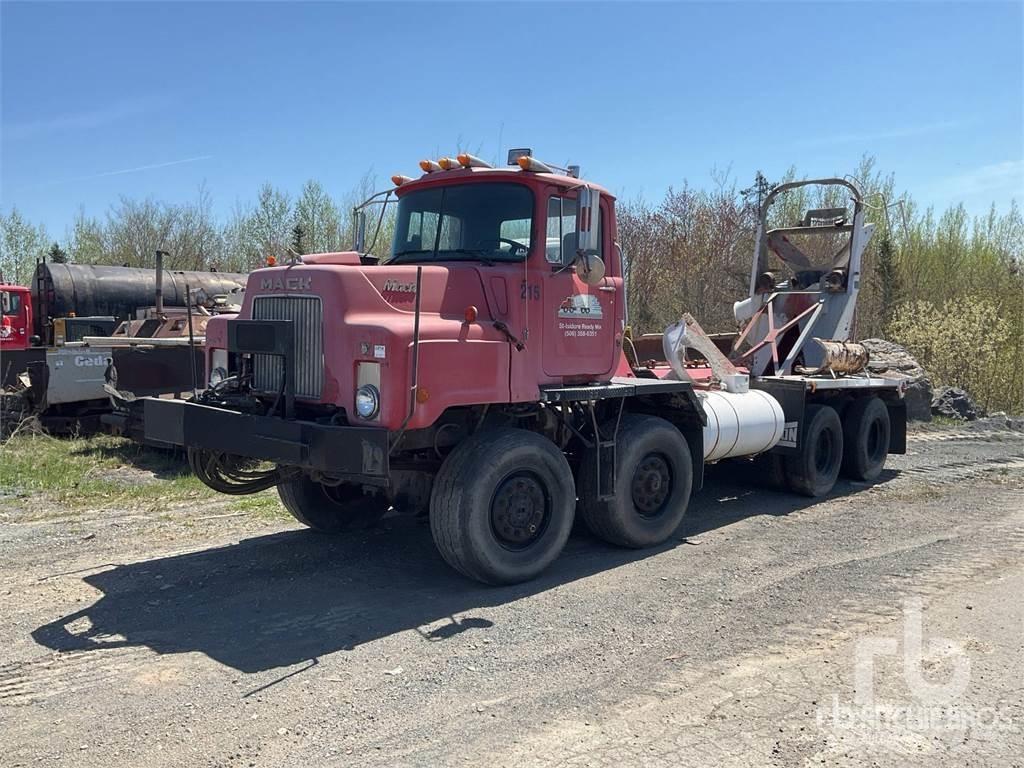 Mack DMM6906EX Pojazdy pod zabudowę