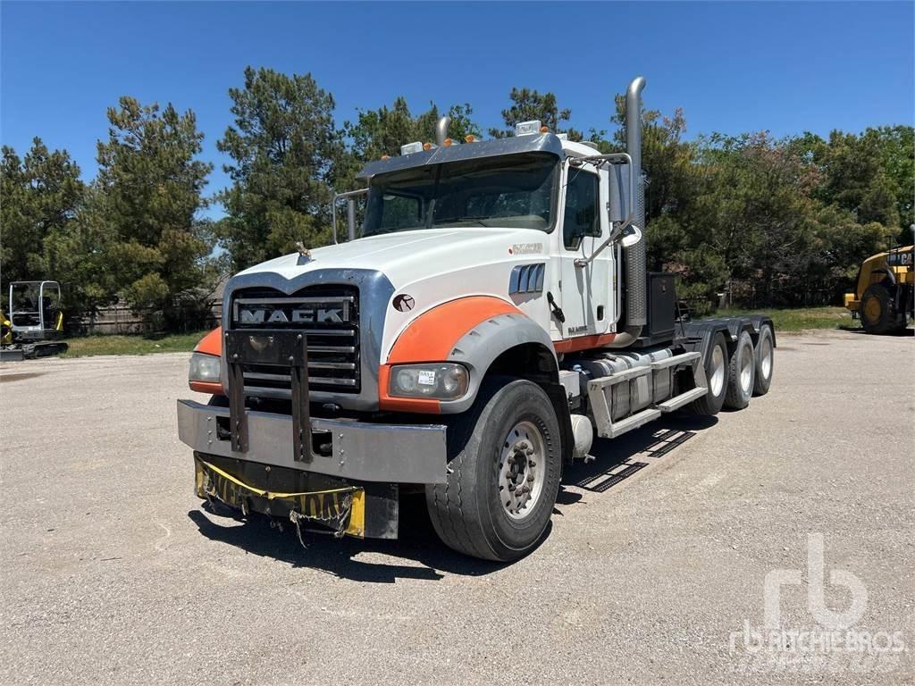 Mack GU713 Lawety / pojazdy z wciągarką