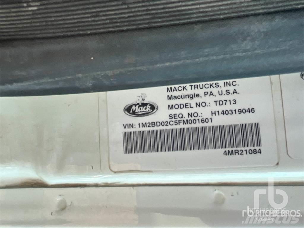 Mack TD713 Ciągniki siodłowe