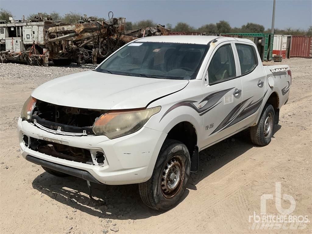 Mitsubishi L200 Pick-upy / Pojazdy z otwieranymi burtami
