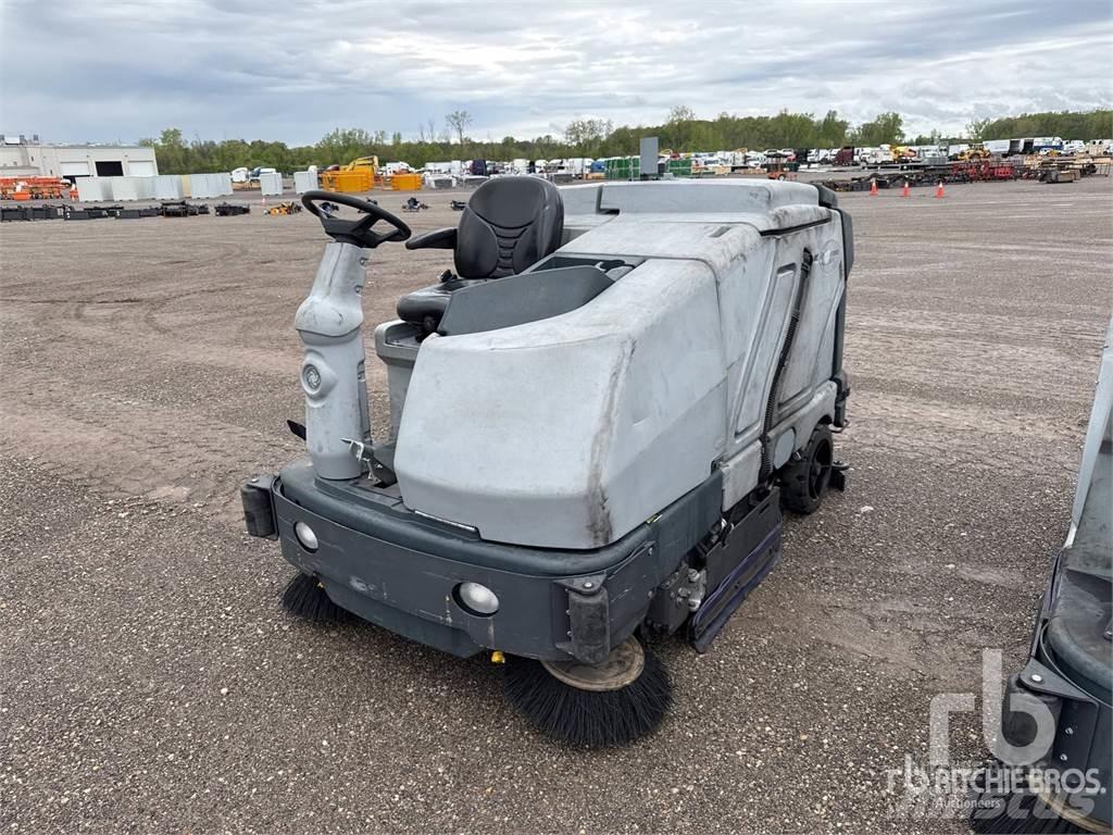 Nilfisk SC8000 Zamiatarki - Zgarniarki - Odśnieżarki