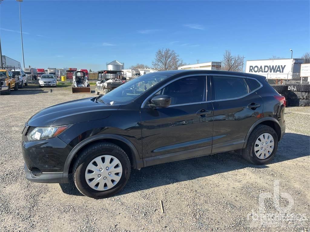 Nissan ROGUE Pick-upy / Pojazdy z otwieranymi burtami