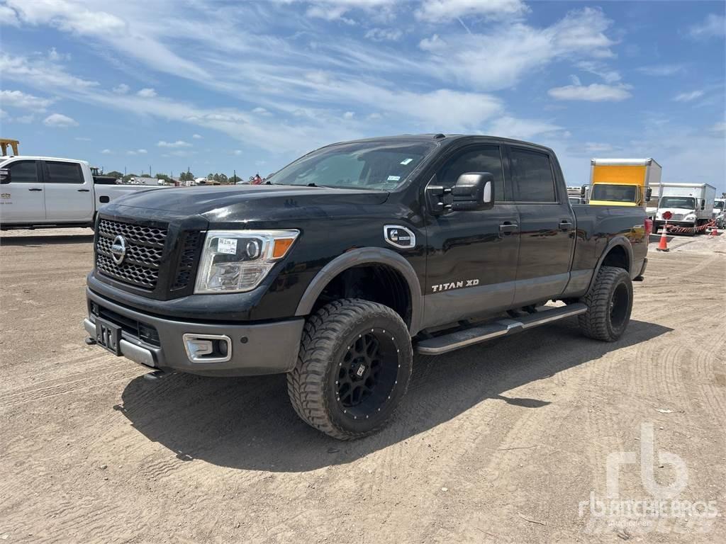 Nissan TITAN Pick-upy / Pojazdy z otwieranymi burtami