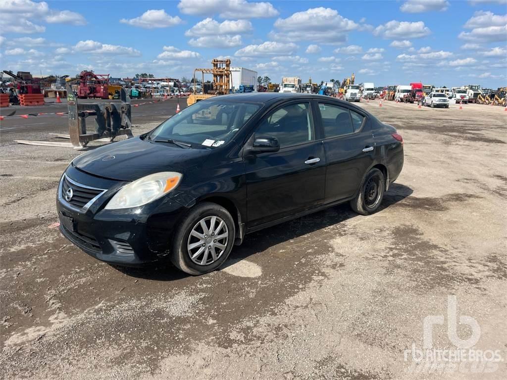 Nissan VERSA Samochody osobowe