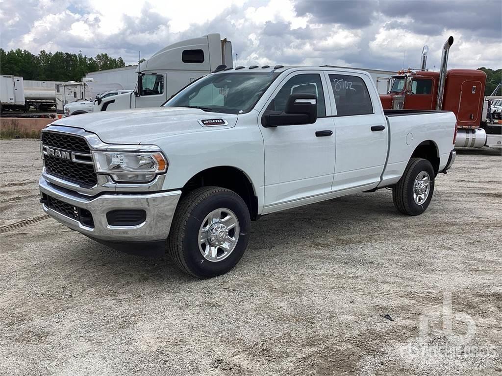 RAM 2500 Pick-upy / Pojazdy z otwieranymi burtami
