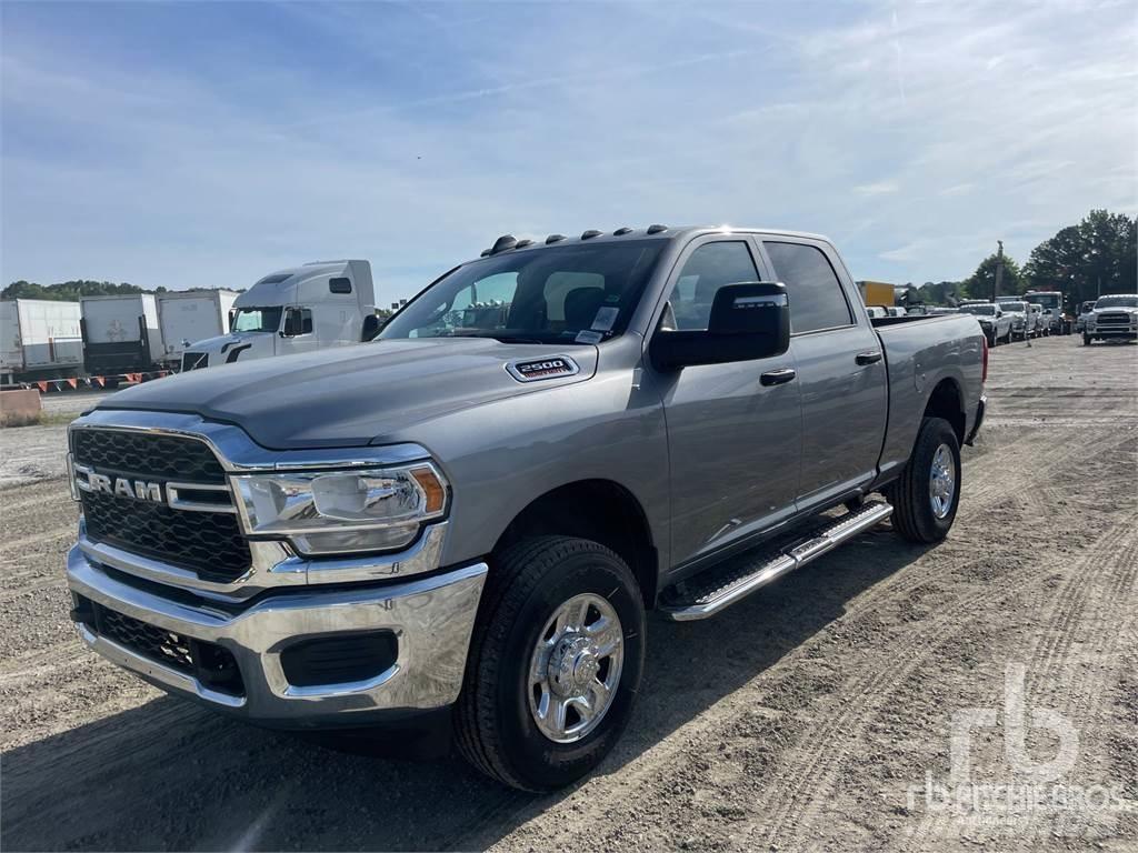 RAM 2500 Pick-upy / Pojazdy z otwieranymi burtami