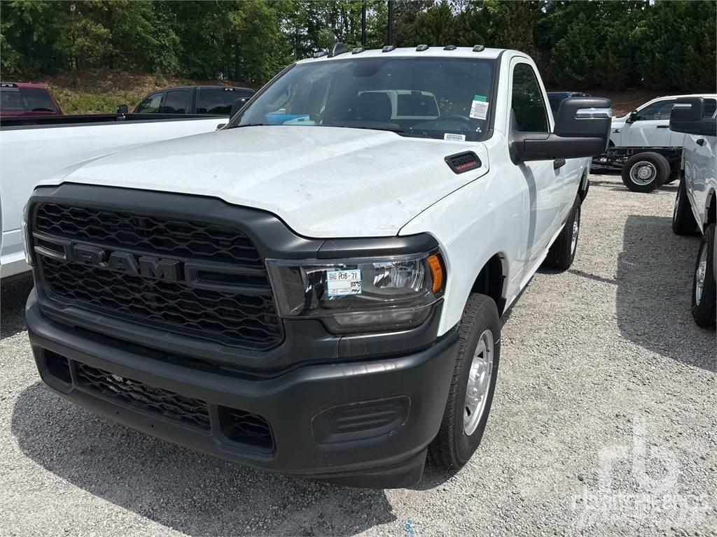 RAM 2500 Pick-upy / Pojazdy z otwieranymi burtami