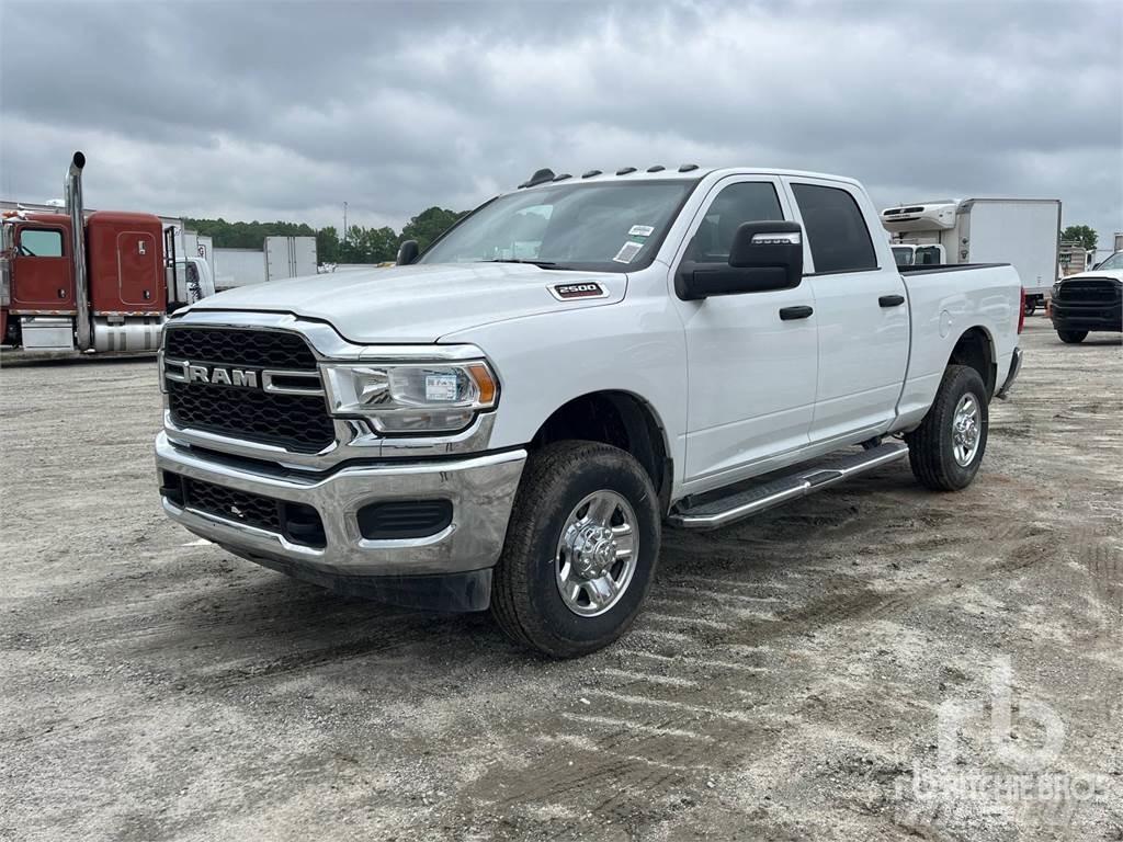 RAM 2500 Pick-upy / Pojazdy z otwieranymi burtami