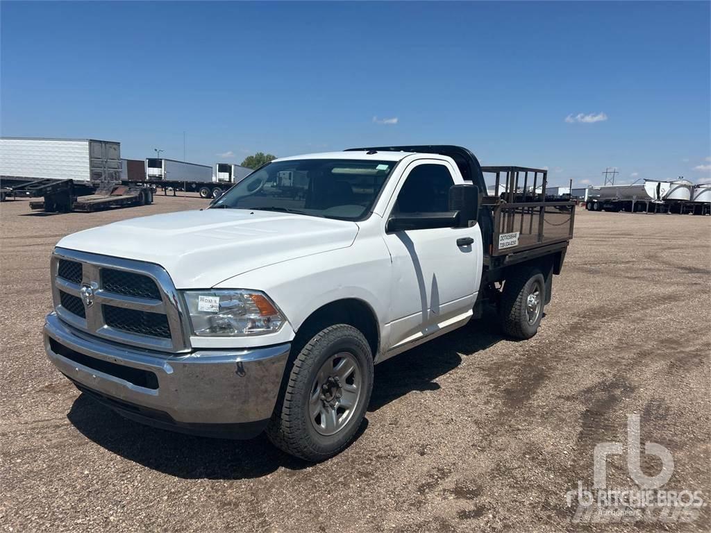 RAM 2500 Ciężarówki typu Platforma / Skrzynia