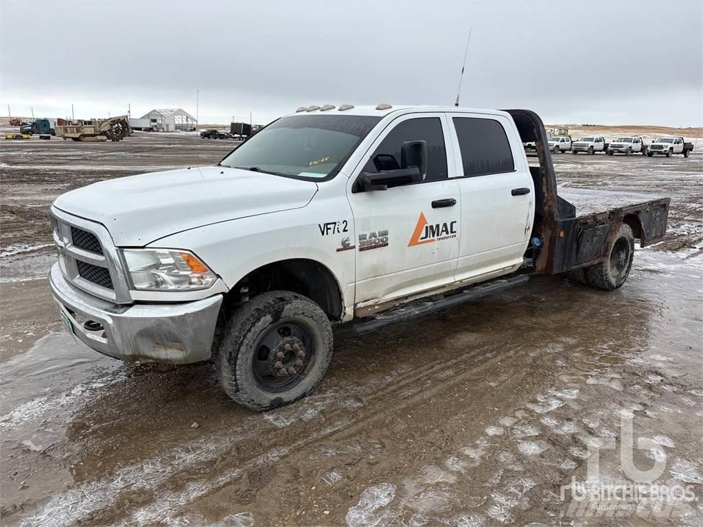RAM 3500 Ciężarówki typu Platforma / Skrzynia