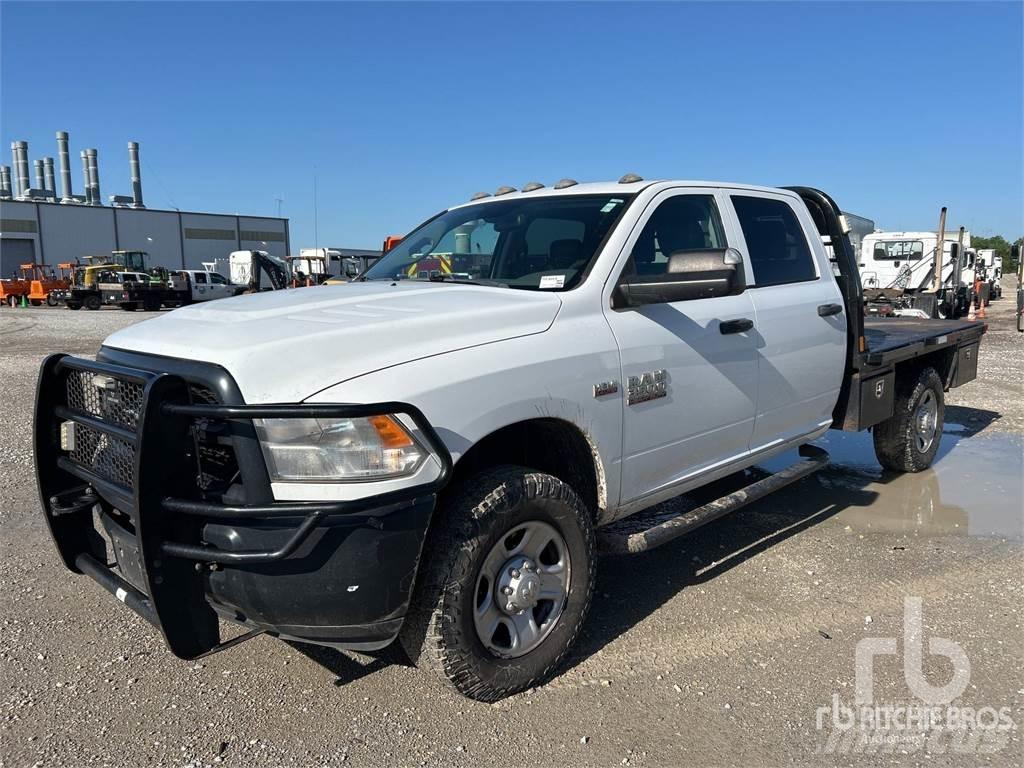 RAM 3500 Ciężarówki typu Platforma / Skrzynia