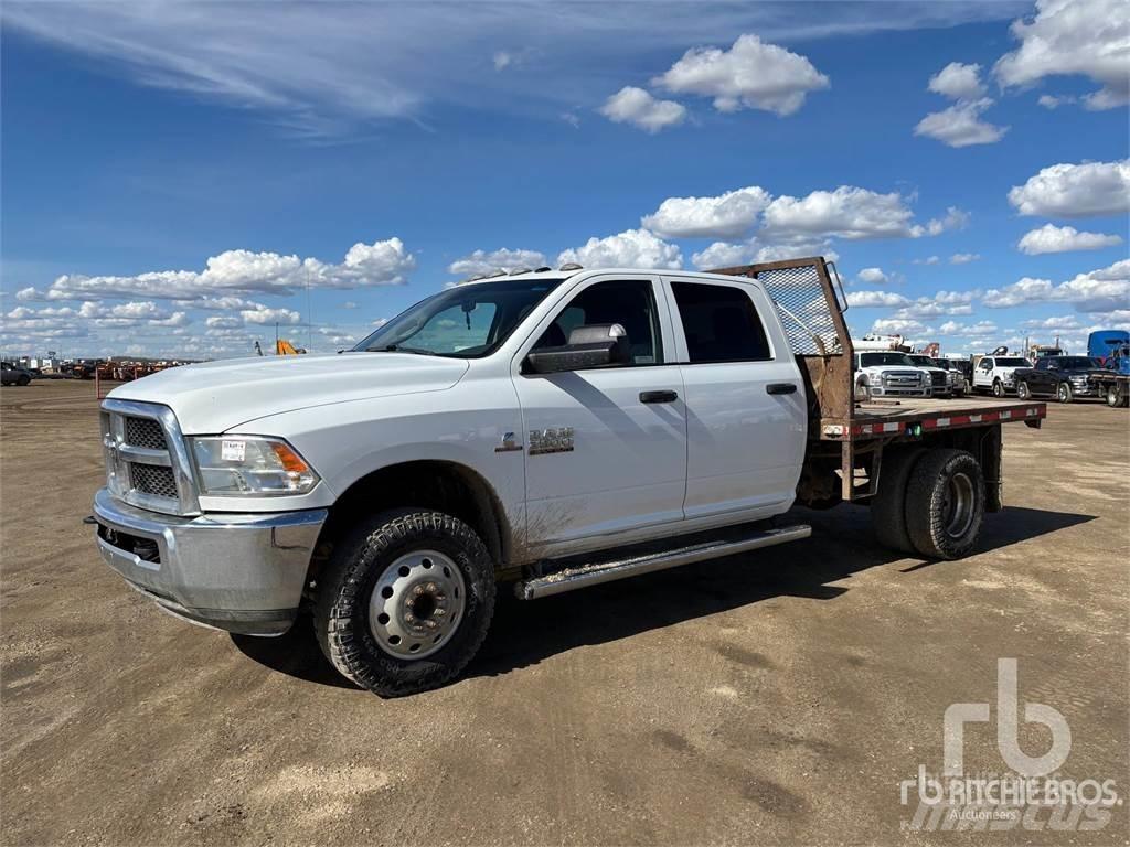 RAM 3500HD Ciężarówki typu Platforma / Skrzynia