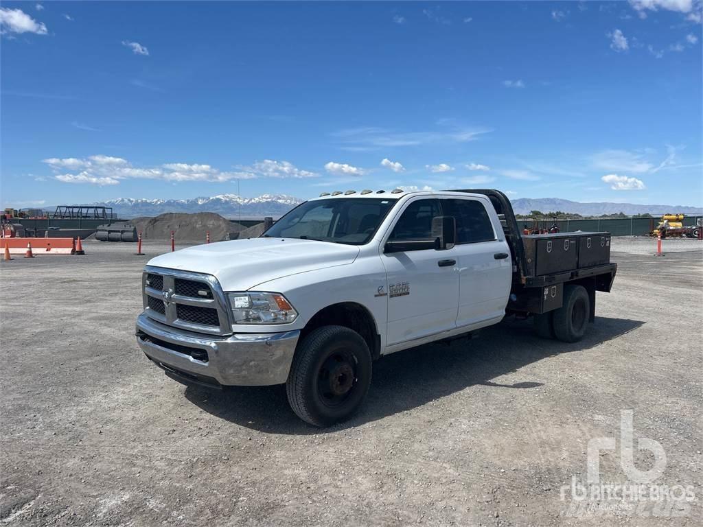RAM 3500HD Ciężarówki typu Platforma / Skrzynia