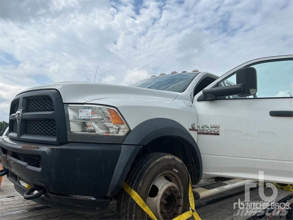 RAM 4500 Ciężarówki typu Platforma / Skrzynia