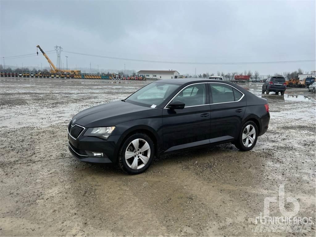 Skoda SUPERB Samochody osobowe