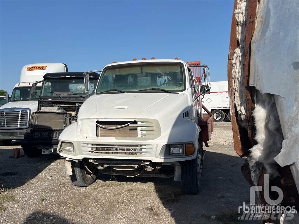 Sterling M7500 Ciężarówki typu Platforma / Skrzynia