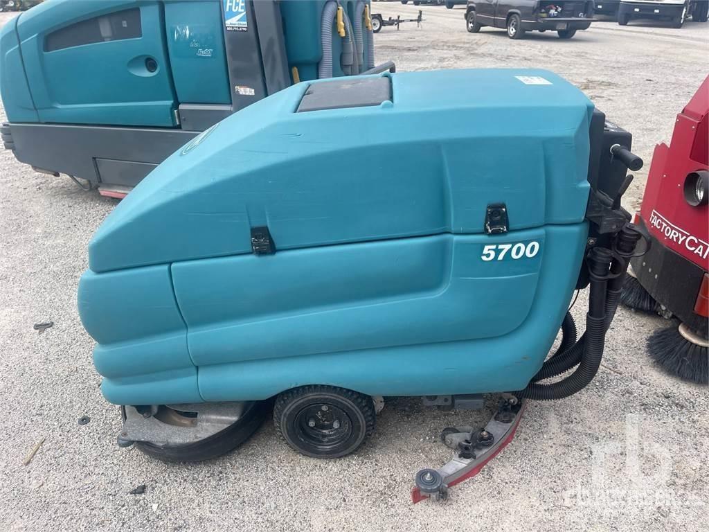 Tennant 5700 Zamiatarki - Zgarniarki - Odśnieżarki