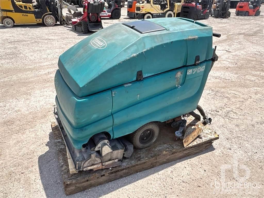 Tennant 5700 XP Zamiatarki - Zgarniarki - Odśnieżarki
