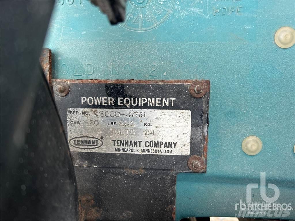 Tennant 6080 Zamiatarki - Zgarniarki - Odśnieżarki