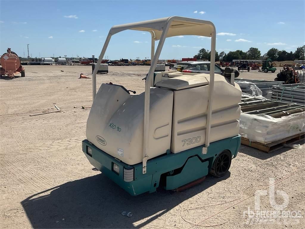 Tennant 7300 Zamiatarki - Zgarniarki - Odśnieżarki