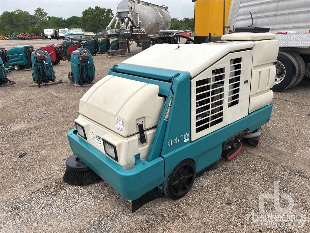 Tennant 8210 Zamiatarki - Zgarniarki - Odśnieżarki