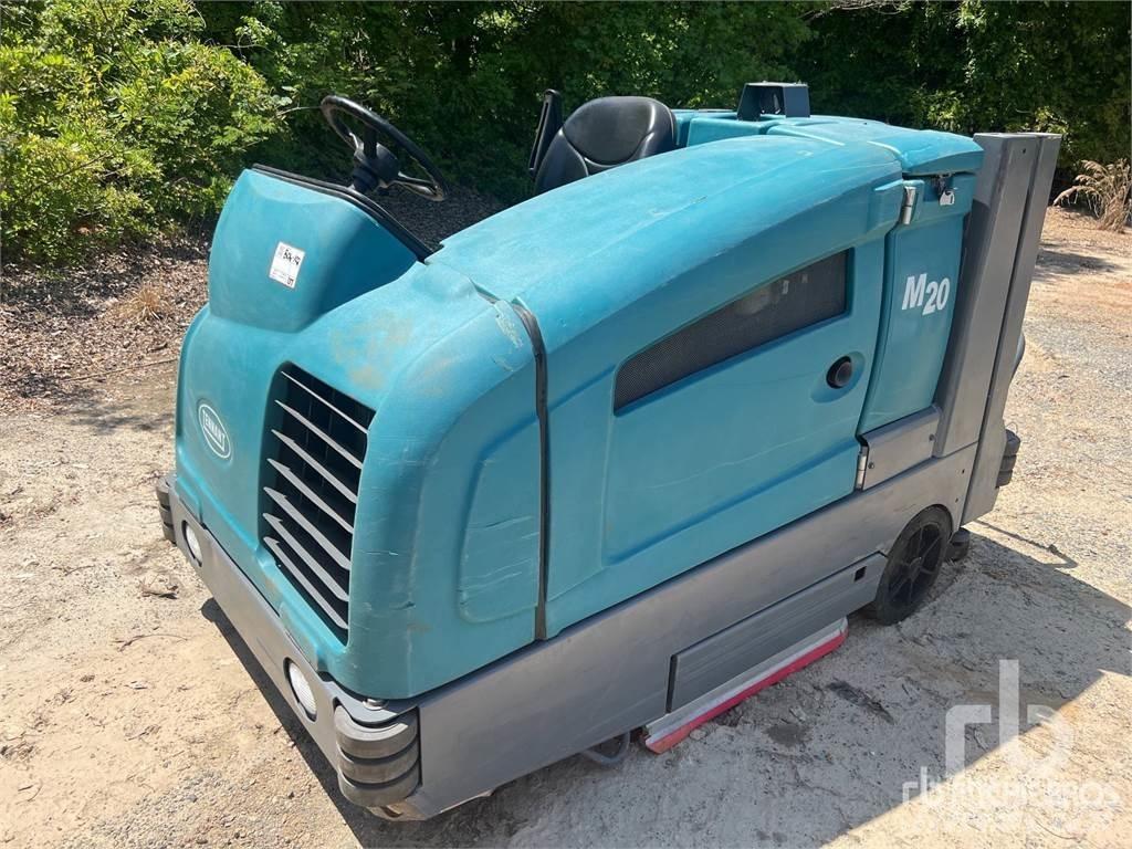 Tennant M20 Zamiatarki - Zgarniarki - Odśnieżarki