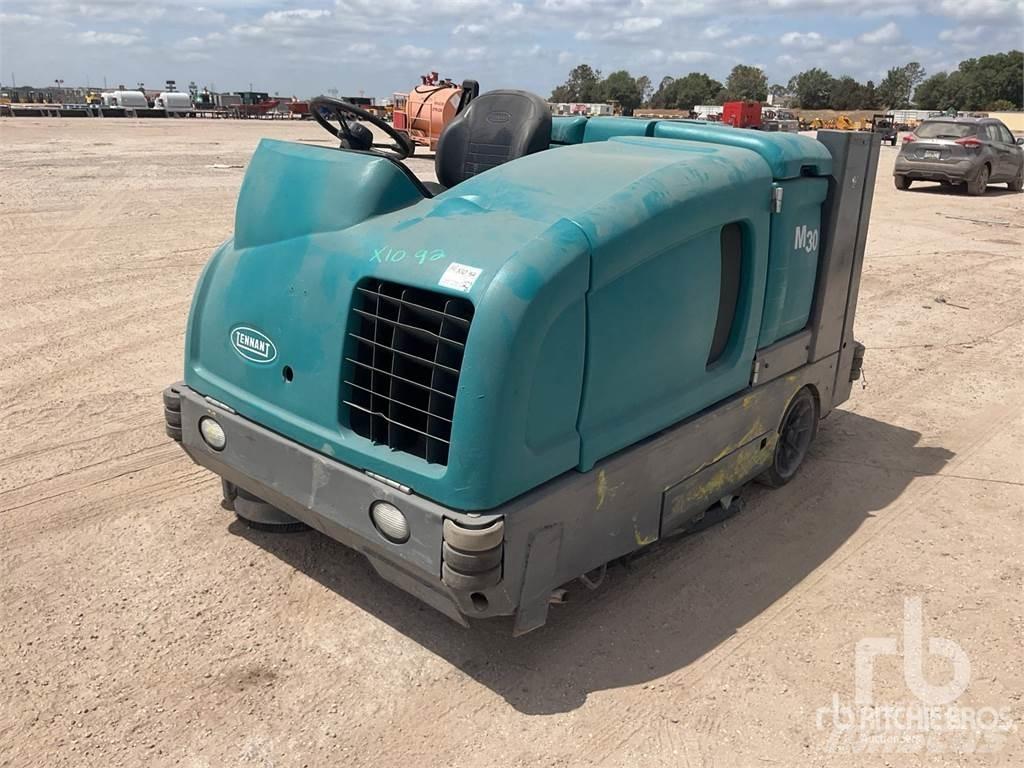 Tennant M30 Zamiatarki - Zgarniarki - Odśnieżarki