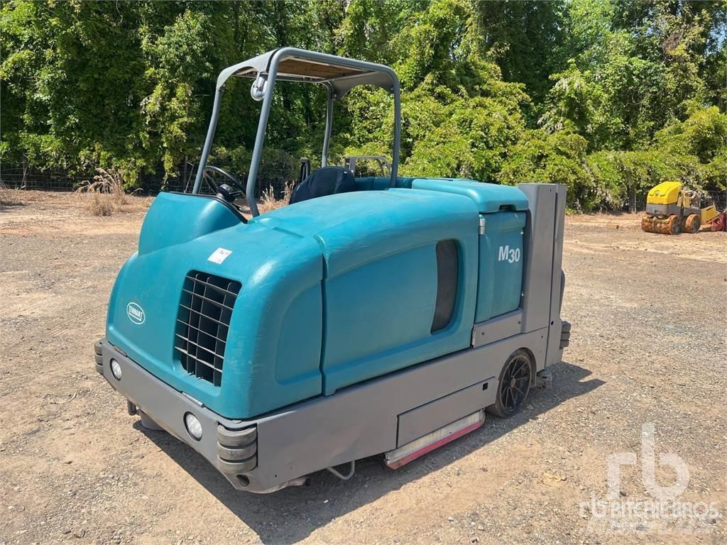 Tennant M30 Zamiatarki - Zgarniarki - Odśnieżarki