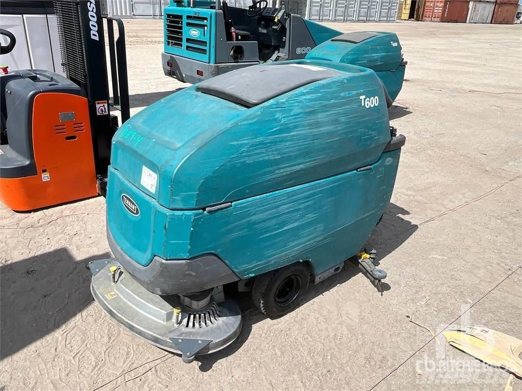 Tennant T600 Zamiatarki - Zgarniarki - Odśnieżarki