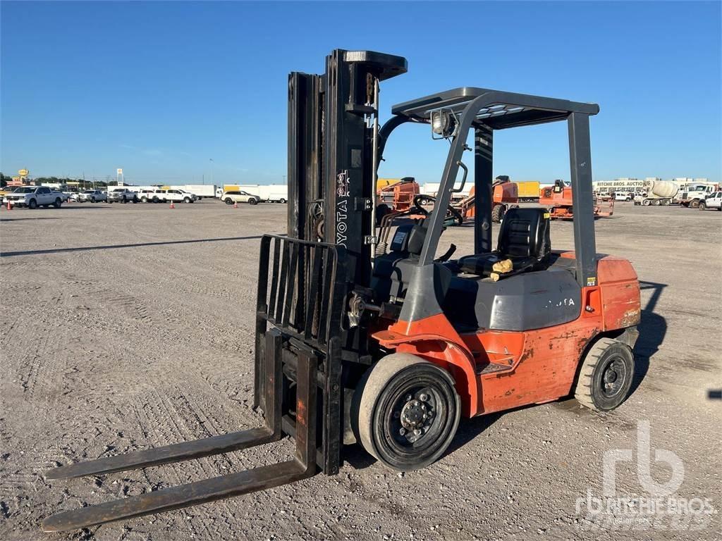 Toyota 7FDU30 Wózki Diesla