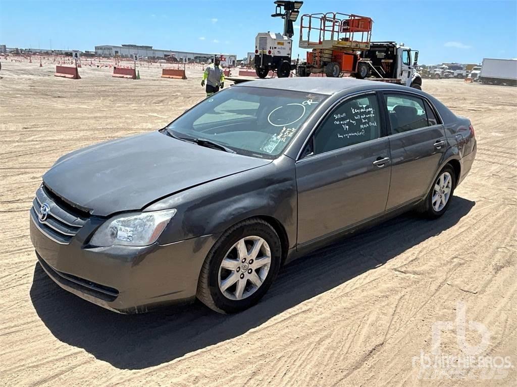 Toyota AVALON Samochody osobowe