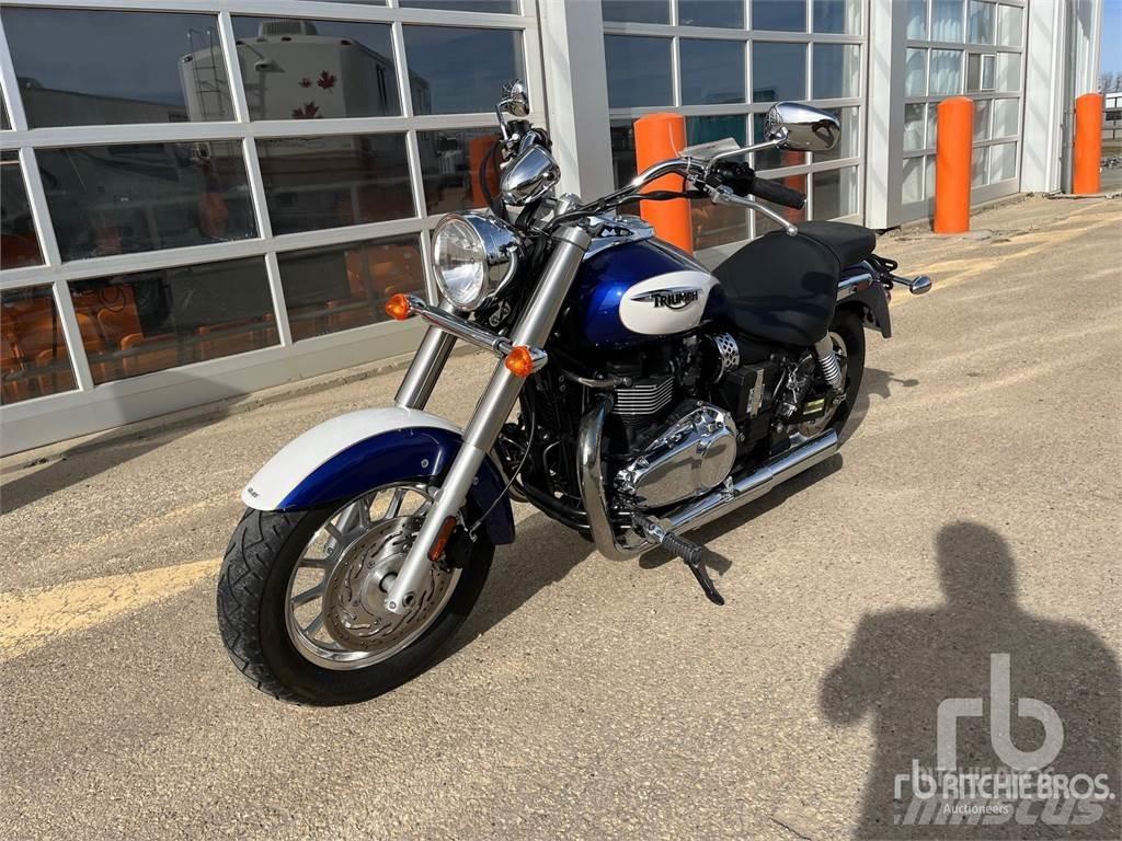 Triumph AMERICA Samochody osobowe