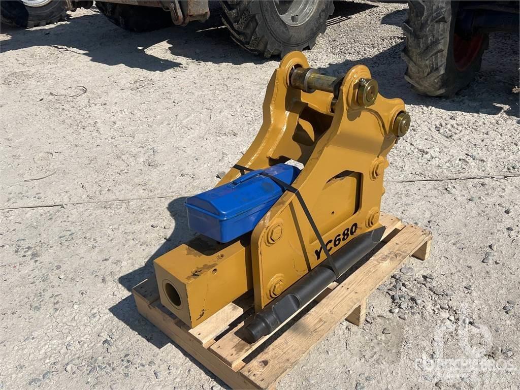  YC680 Młoty hydrauliczne