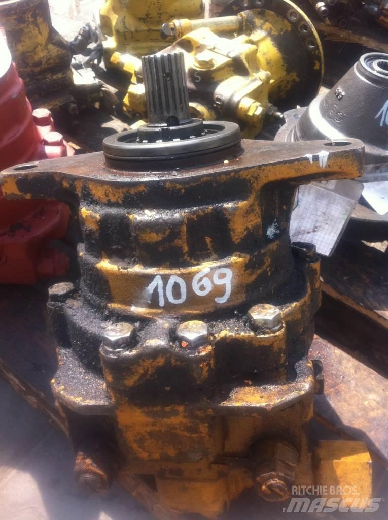 Komatsu MB90 Silniki