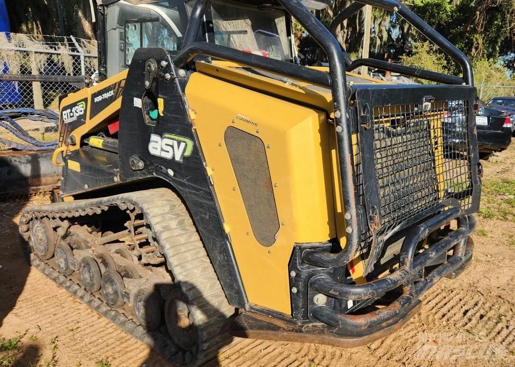 ASV RT135F Ładowarki burtowe
