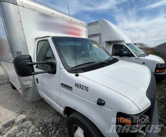 Ford E-350 Samochody ciężarowe ze skrzynią zamkniętą