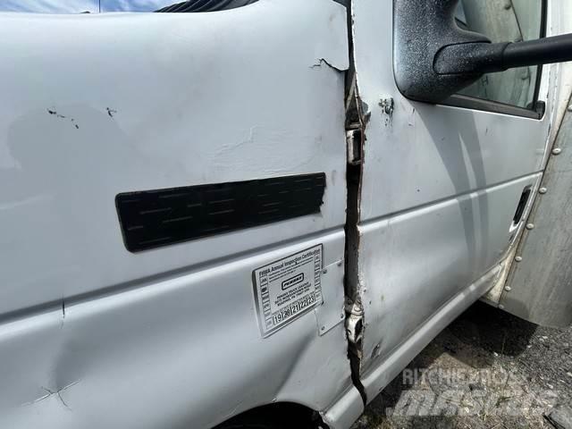 Ford E-350 Samochody ciężarowe ze skrzynią zamkniętą
