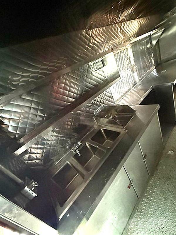 Ford E-350 Samochody ciężarowe ze skrzynią zamkniętą