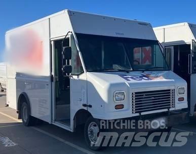 Ford E350 Samochody ciężarowe ze skrzynią zamkniętą