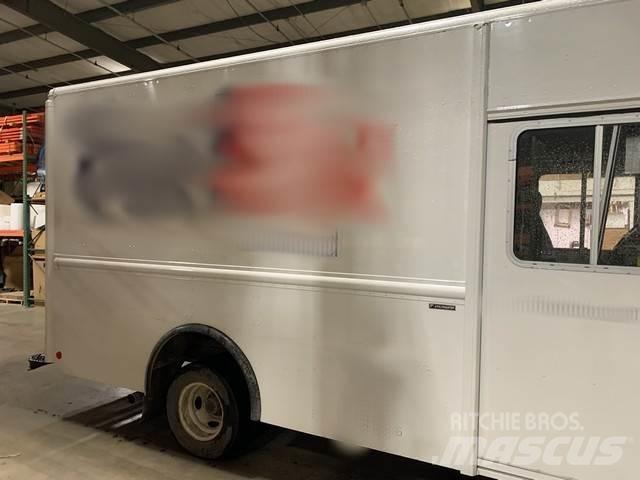 Ford E350 Samochody ciężarowe ze skrzynią zamkniętą