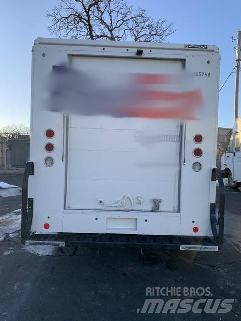 Ford E350 Samochody ciężarowe ze skrzynią zamkniętą